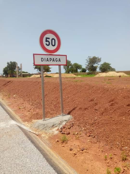 #Burkina_Faso🇧🇫🔴🛑🐝

Hier soir, des membres de l'organisation terroriste ont été appréhendés à Diapaga. 

Il est important de comprendre qu'ils sont des civils qui collaboraient avec les terroristes. 

Certains sont en arrêt, et nos services de renseignement continuent de…