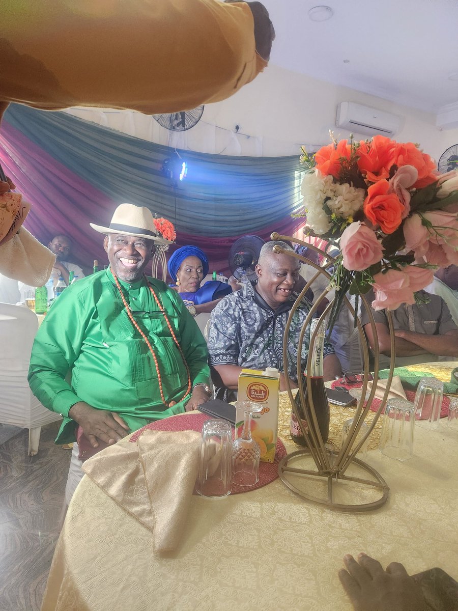 On Thursday, 25th April, I decked out in a life jacket to board a boat to cross the waters from Badore Road, Ajah, to Baiyekun Jetty in Ikorodu where memories awaited as I joined my old classmate, housemate, friend and brother - Austin Ejuomah, at the wedding reception of his