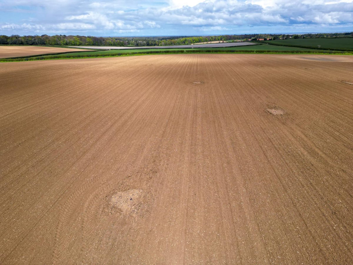 We found 10 lapwing nests in the end and worked with the farmer to protect them.
It took him 2hrs longer to plough the field but he said it was worth the extra effort.
4 nests have hatched so far, the rest shouldn't be much longer.
#partnershipworking