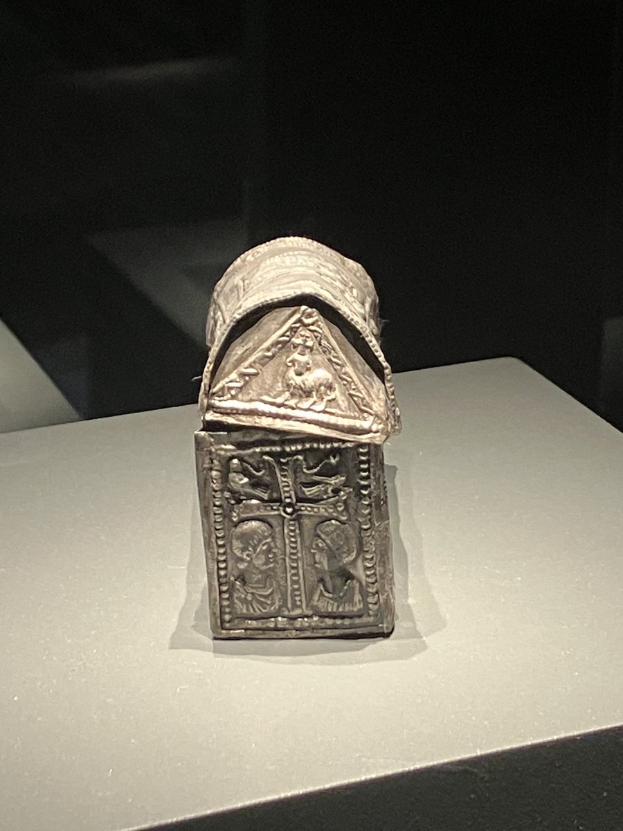 #AllMetalMonday #MedievalMonday #Archaeology #byzantine #byzantineart #medievaltwitter Reliquary box