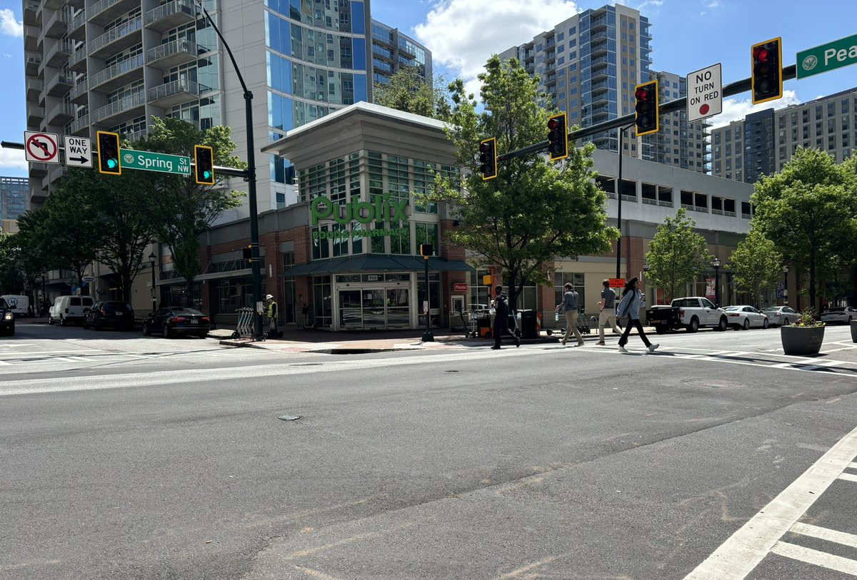 ATLDOT is giving pedestrians more lead time when entering crosswalks at 25 new traffic signals across the city. Leading Pedestrian Intervals (LPIs) increase the visibility of pedestrians, meaning fewer conflicts between people in crosswalks and turning motorists. #VisionZeroATL