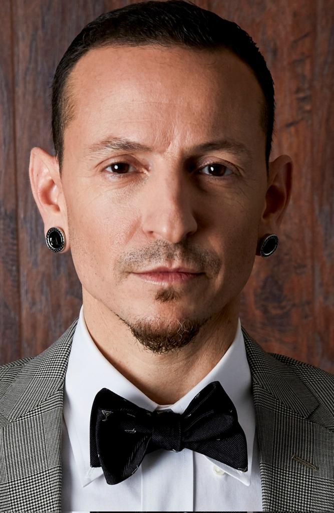 Being extremely tired. Had a stressful day. I almost fell asleep around 5 in the afternoon!! So, it's just 1 pic for today. But it's a great one! 😍🤩😍 #CelebrateChestersLife #OurAngelChester #OurHeroChester #ChesterBennington