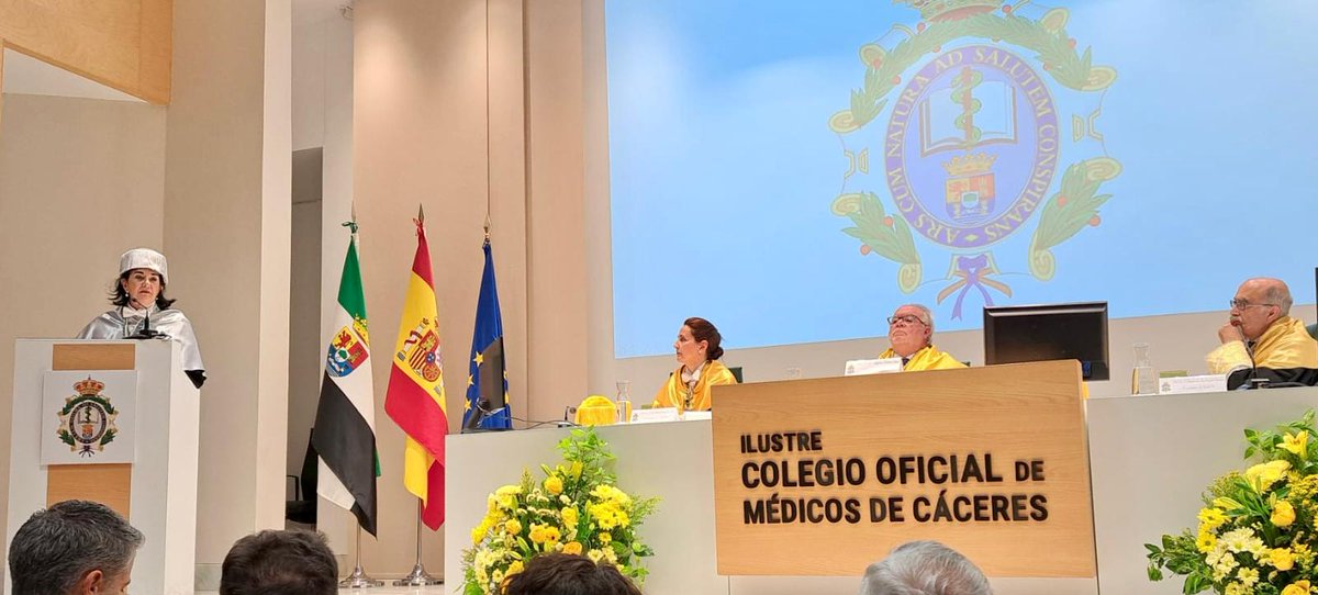 Enhorabuena a la enfermera Dra. Raquel Rodríguez Llanos, por su ingreso como Academica de Honor en la Academia de Medicina de Extremadura. @COE_Caceres, @CGEnfermeria, @academiaceex