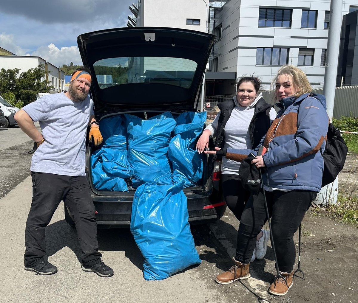 #VolunteerMonth is almost over, but there's still time to make a difference!

No rubbish was safe last week as our team in the Czech Republic hit the streets of Roznov to pick up trash. The volume of litter they collected, filling bags & even cars, was astounding.

#weAREonsemi