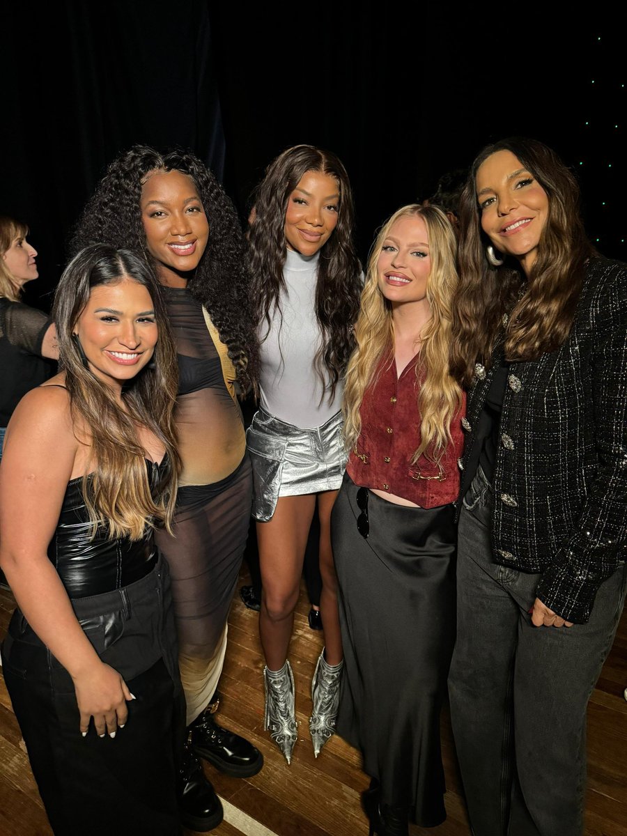 Simone, Iza, Ludmilla e Luísa Sonza nos bastidores de uma gravação do Rock in Rio nesta segunda-feira.