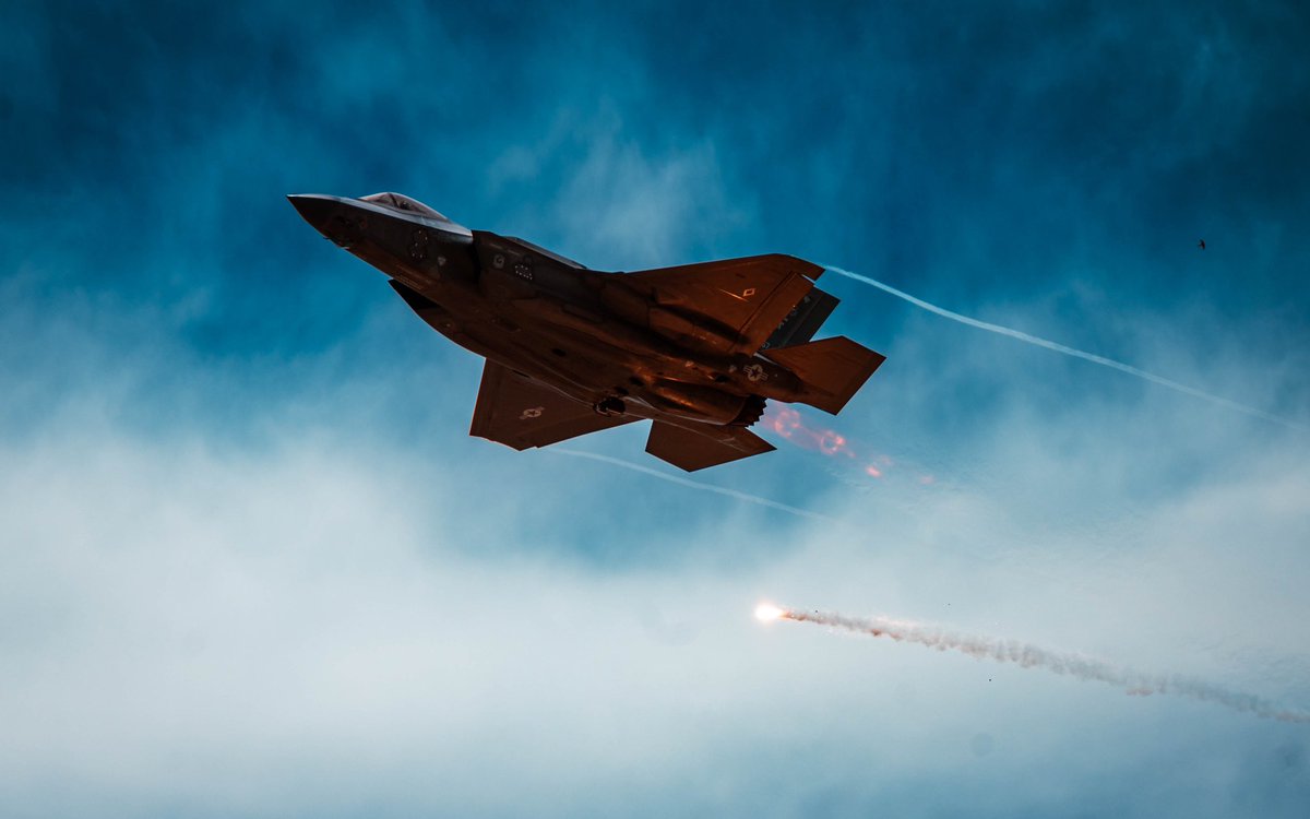 Luke Air Force Base tweet media