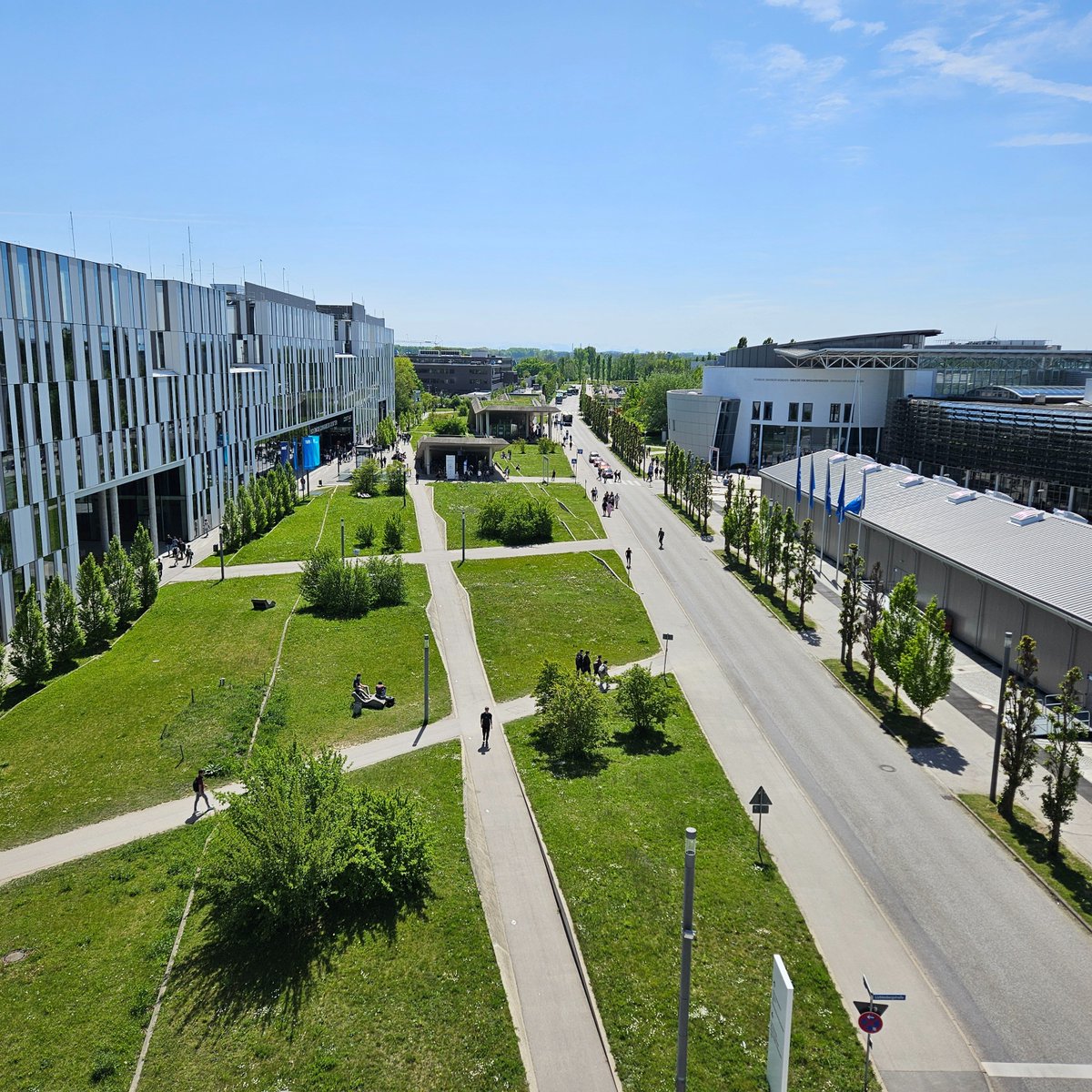 🚧 Back to work at the @ias_tum Annual Assembly in the beautiful @TU_Muenchen campus! ☀️ Nice meeting many friends and listening to great science with @o_henrotte and many more 🙌