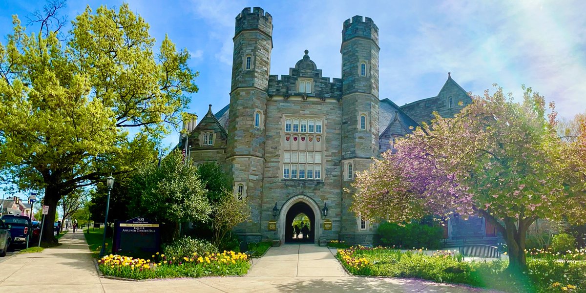 WCUofPA's tweet image. Springtime buildings = 😍 #westchesteruniversity #springsemester #ChargeOn #RamsUP