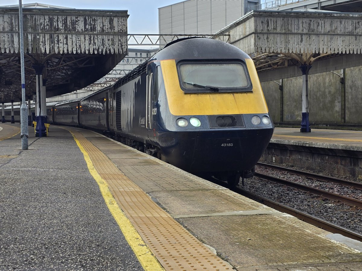 43148 did its job of pushing us to Aberdeen but with the weather slowly stirring, it's straight over to 43034 and 43183 for a return to Dundee