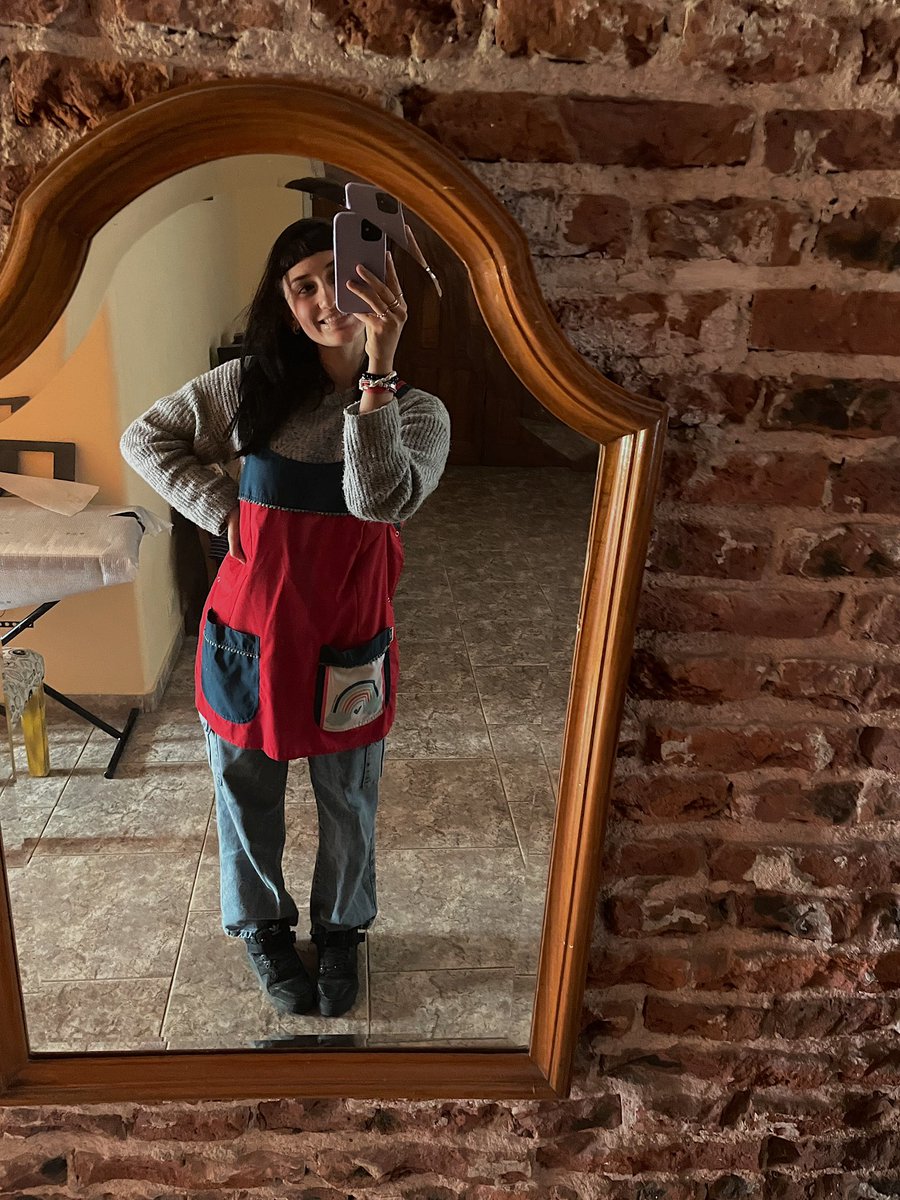 florrrla7's tweet photo. lista para enseñar canciones de los redondos https://t.co/1qhdAbDjYW