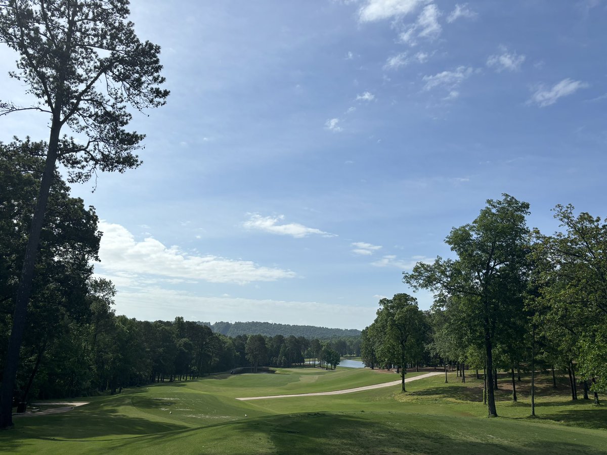 tcur12's tweet photo. Alabama has some incredible golf on the Robert Trent Jones Trail. 10/10 trip
@cprocaccino29
#RossBridge
#PursellFarms https://t.co/ivIxRwl6uM