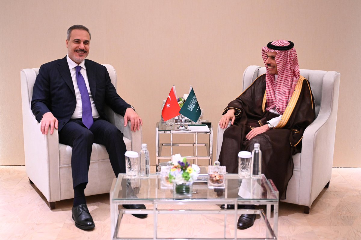 التقى وزير الخارجية @HakanFidan مع وزير خارجية المملكة العربية السعودية فيصل بن فرحان في الرياض. 🇹🇷🇸🇦
