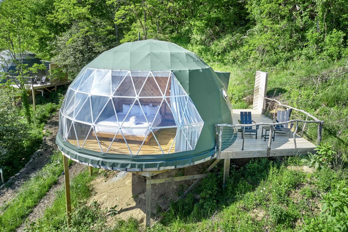 How about sleeping in a glass dome in the Western Carolina mountains? - Click link to learn more - bit.ly/3Qn0DUt

#asheville #ashevillenc #westerncarolina #carolinamountains #charlestondaily #travelblogger #travelblog #travelbloggerlife