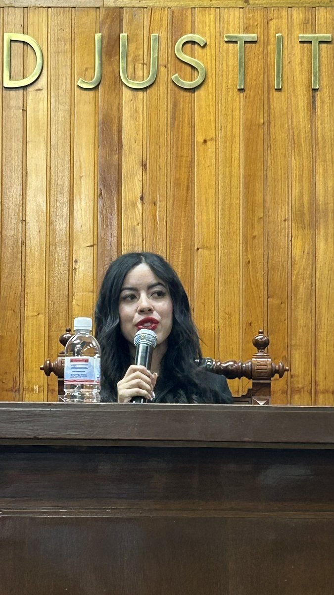 UASLP_Vinc's tweet photo. El día de hoy se reafirmó el convenio de colaboración entre la @AcnurMexico y la @LaUASLP con varias áreas involucradas
@UASLP_Vinc
@FacDerechoUASLP
@ConFacultad

Diálogo: Una mirada del derecho al refugio en México: avances y retos

Una de las acciones Cátedra Sergio Vieira https://t.co/iZsmdlDwfs