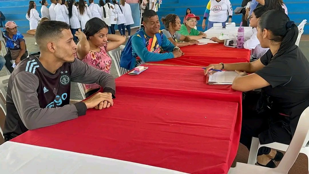 Jornada médica denominada 'Vamos a Cuidarnos' En el marco de la GM Venezuela Joven, y a las políticas del pdte @NicolasMaduro para la juventud se desarrolló en el Parque Bicentenario de Upata, atendiendo las áreas físicas, mentales y salud integral #VenezuelaPaísDeEsfuerzoPropio