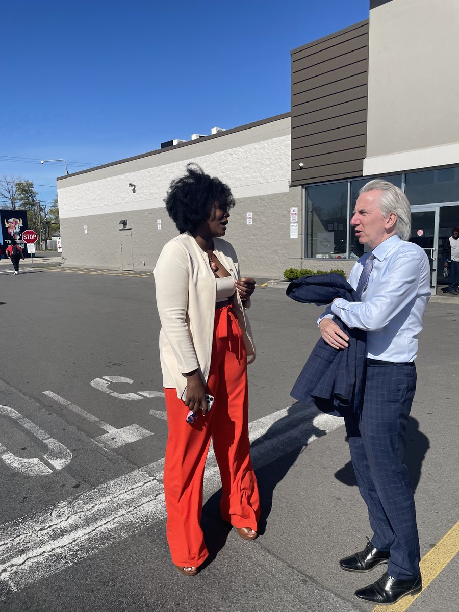 While in Buffalo, NY, I had opportunity to visit Tops supermarket in city's east side where a racist gunman killed ten people in a livestreamed massacre in May 2022. I was welcomed by by Zeneta Everhart, now a Council member whose son Zaire, though shot in the neck, survived. 💪