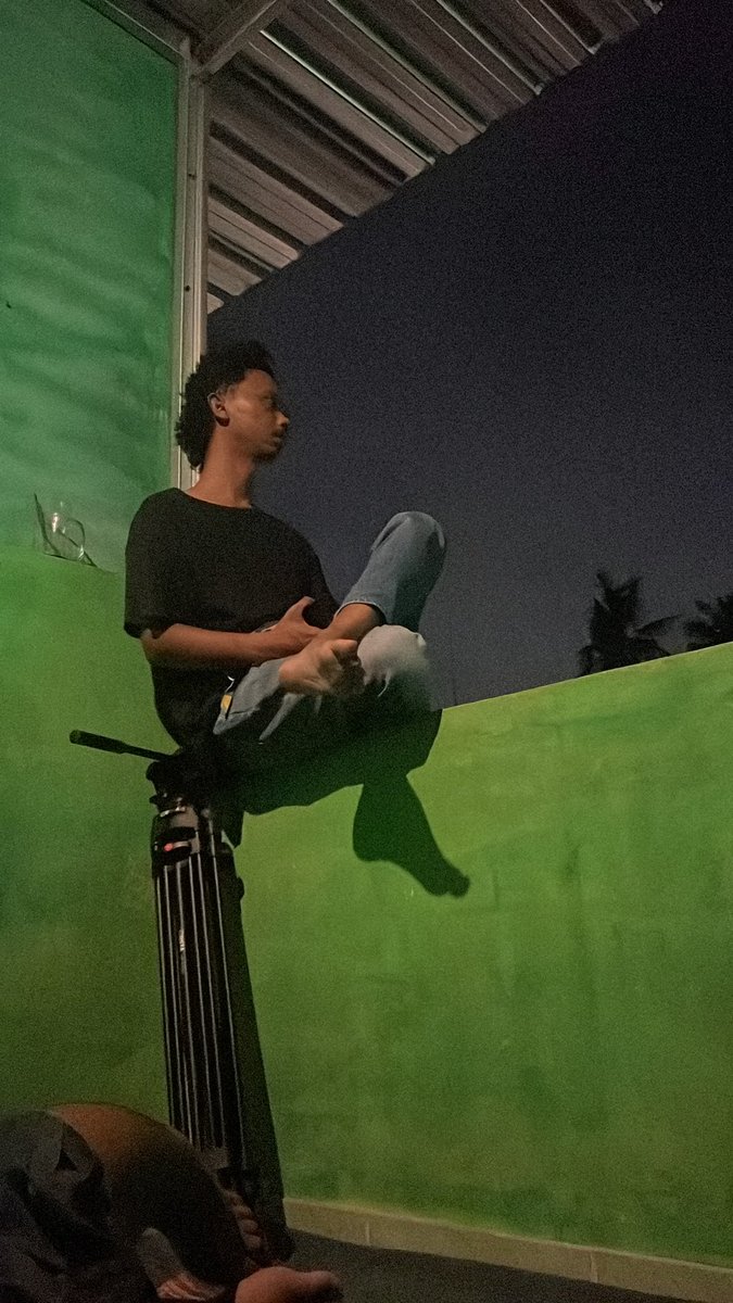 muktientut's tweet photo. 00.50 struick masih terdiam,sesekali terdengar menggumamkan tembang lawas avenged - dear god. https://t.co/8lqzXEmN5N