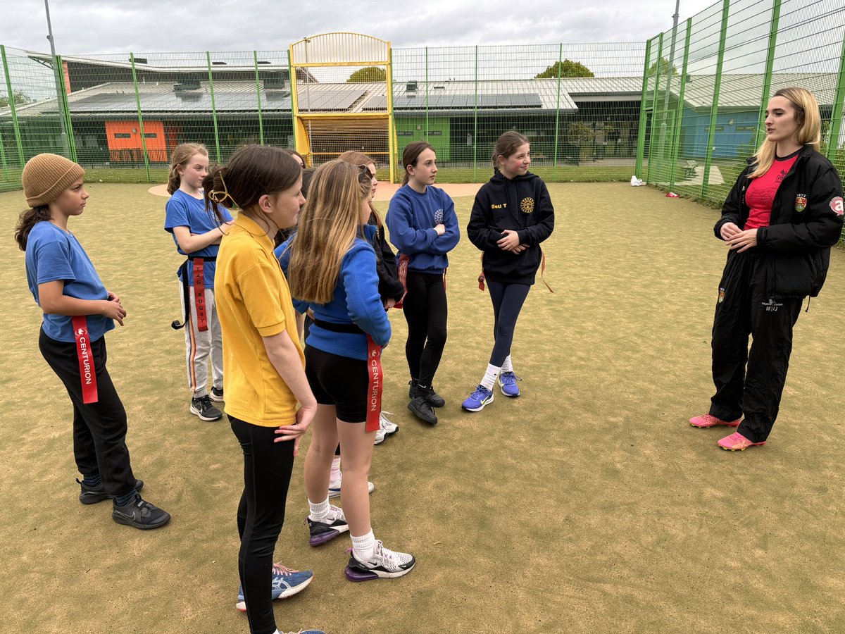 Diolch i Megan Jones am ddod i hyfforddi’r criw rygbi heddiw! Cyn-ddisgybl hynnod dalentog oedd wedi hyfforddi’n hyfryd. Thank you Megan Jones for the fantasctic training session today! #welshtouchteam #talent #topcoach #speedy