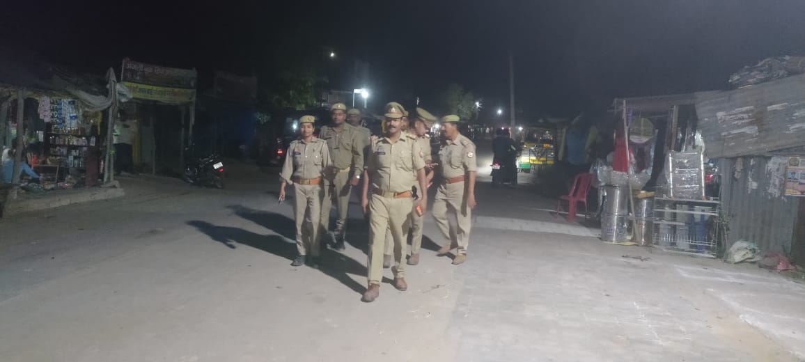 #bandapolice
पुलिस अधीक्षक बांदा #अंकुर_अग्रवाल के निर्देशन में जनपद में अपराध एवं अपराधियों पर नियंत्रण लगाए जाने तथा शांति एवं कानून व्यवस्था बनाए रखने के उद्देश्य से थाना मर्का पुलिस द्वारा किया गया पैदल गश्त।  
#Footpetroling 
#UPPolice