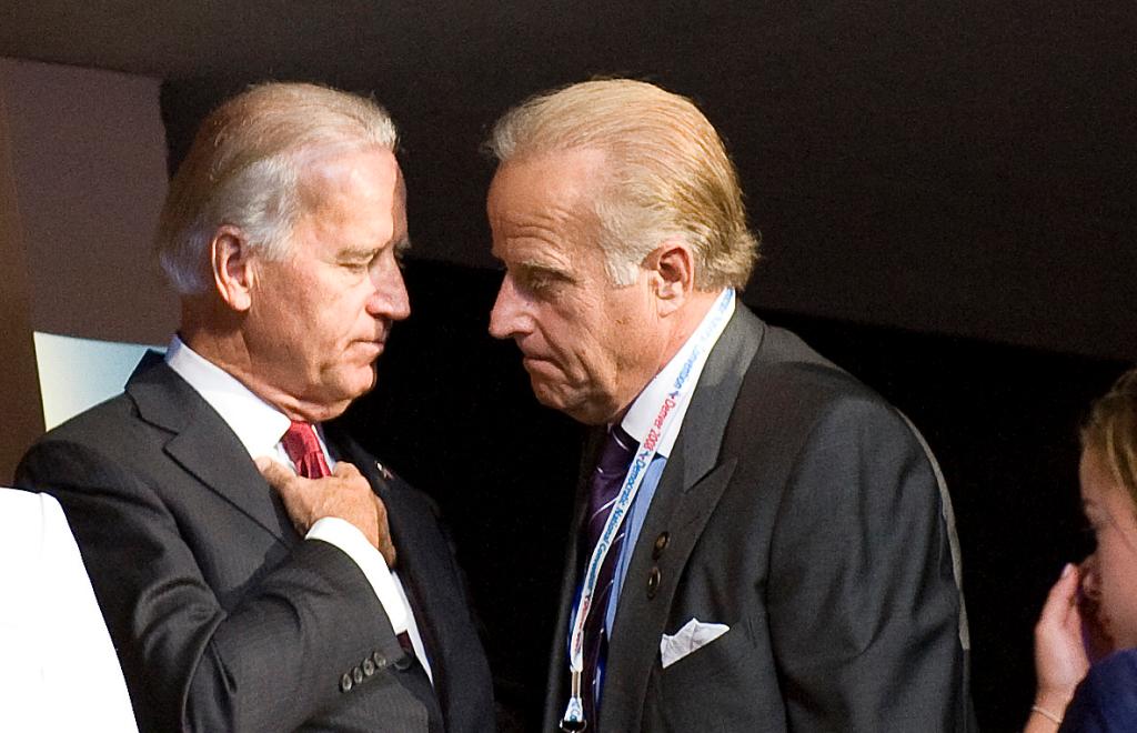 James Biden listed his job as ‘Brother’ of Joe in presentation to Qataris: emails trib.al/VTifraI