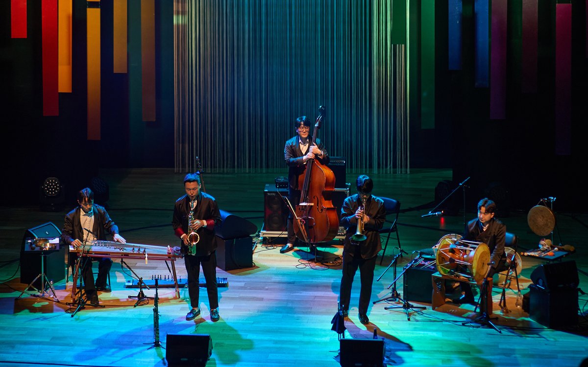 Celebrate #Asianheritagemonth in a captivating double-bill concert blending Korean, Chinese & Western jazz: May 3 & 4. “East of the Sun” is a cultural exploration and a celebration of musical diversity! Tickets: vimhouse.ca/seum-and-jasmi… #yvrarts #vanpoli