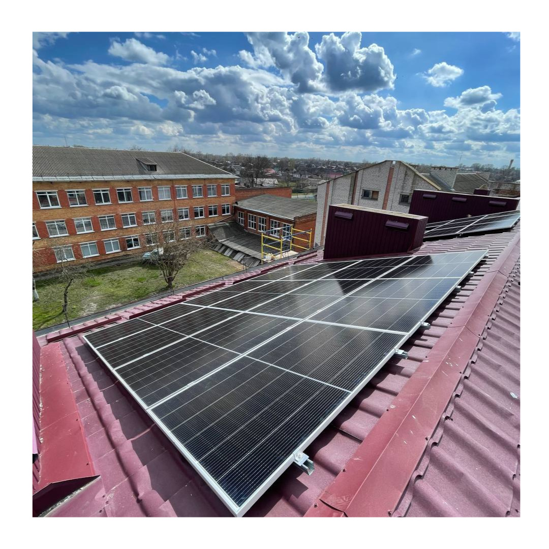 Projet #Ukraine Solutions Hybrides 2023-2024 : les installations des équipements solaires ont débuté en mars et des envois de matériel (lampes solaires, aérothermes…) se poursuivent auprès de nos partenaires. @CdCMAE