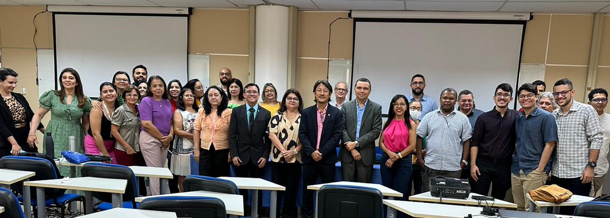 ConassOficial's tweet photo. O gerente do Centro de Inteligência Estratégica para Gestão Estadual do SUS (Cieges), Sandro Terabe e o consultor do Conass, Olavo Costa, se reuniram nesta segunda-feira (29), como secretário de saúde do Piauí, Antonio Luiz e os técnicos da secretaria para discutir a construção do Cieges no estado. 

O Cieges estadual visa organizar e disponibilizar dados consolidados da saúde pública para os gestores, por meio de painéis dinâmicos e individualizados. São utilizadas ferramentas e metodologias para identificar padrões e tendências em grandes volumes de dados e informações para a tomada de decisões rápidas e estratégicas em diferentes áreas de gestão de planejamento, orçamentos e finanças, recursos humanos, de saúde pública, dentre outras.