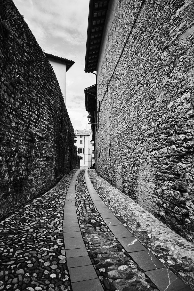 Čedad / Cividale del Friuli  leading lines
#blackandwhitephotography #captureonepro #fujifilm_xseries #Italy