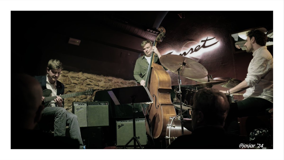TOM OLLENDORFF TRIO at Sunset Jazz Club. josepjarabo.com/2024/04/29/tom… 
Para celebrar el Día Internacional del Jazz, otra noche de ensueño en el <a href="/SunsetJazzClub/">Sunset Jazz Club</a>