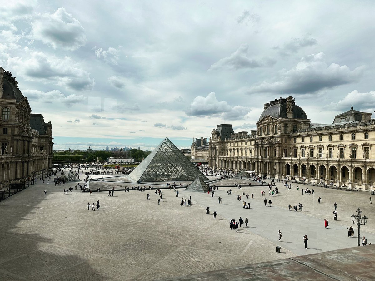 Paris heute Nachmittag!

#paris #louvre #museedulouvre #museum #pyramid #pyramide #jardindutuileries #vue #view #ausblick #frühling #printemps #spring #france #frankreich