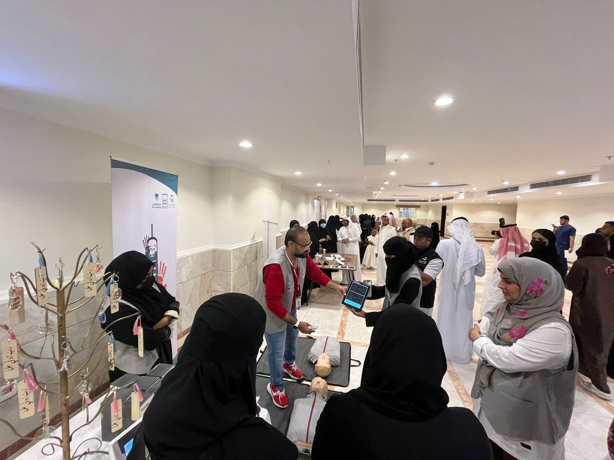 ana_97i1441's tweet photo. ض��ن المشاركة المجتمعية
شارك اعضاء فريق انا صحي التطوعي التابع للادارة الاشرافية للتطوع الصحي بصحة مكة في معرض علاج من لوحة بدعوة من مسار ادارة المشاريع التابع لنادي كلية الصيدلة #فريق_انا_صحي_التطوعي #لتبقى_مكة_بصحة https://t.co/4jvYkFQU4A