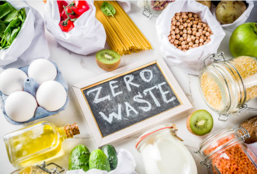 #DYK nearly 60% of Canada’s food production is wasted daily? That's 450K eggs, 1M cups of milk, and 2.4M potatoes. What's more alarming is that 63% of discarded food is still edible. Check out 5 tips to cut food waste and save money ► ow.ly/W5CT50RnpaB #CICanNetZero