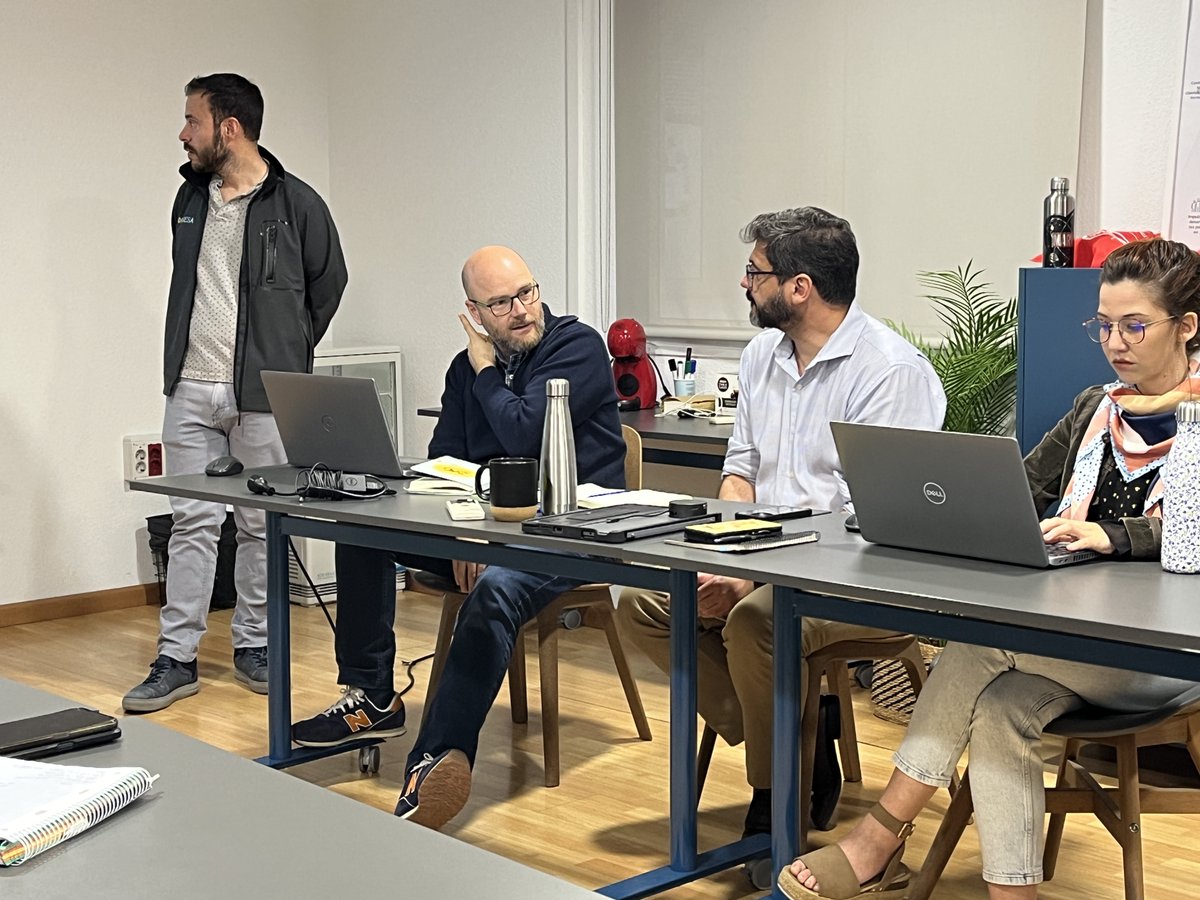 Torsesa's tweet photo. Reunión semestral de coordinación en nuestra División Aeronáutica: líderes de servicio de clientes en toda España compartieron análisis, objetivos y experiencias sobre herramientas para la construcción y mantenimiento de aeronaves.
#divisiónaeronáutica @adm_sevilla @AndAerospace https://t.co/E0WI2AkxIw