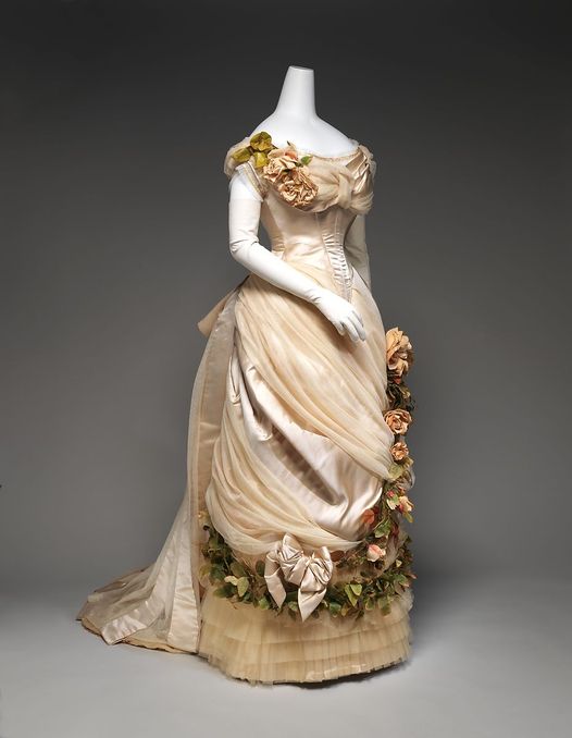 Very Gilded Age 🤩

#dresses #history #fashion #fashionhistory #GildedAge