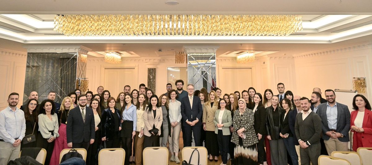 ReinoutVos's tweet image. Exciting exchange with AADF Alumni on EU Integration and Rule of Law in Albania. I have full faith in the potential of young professionals to lead Albania towards a brighter future! #AADFAlumni #EUIntegration #RuleOfLaw