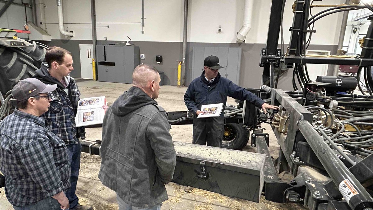 Orientation and start-up day with SeedMaster’s TM Kyle Fox and the team at Olds College! Our sponsorship of a toolbar with UltraPro II 550 on frame system kicks off with #Plant24