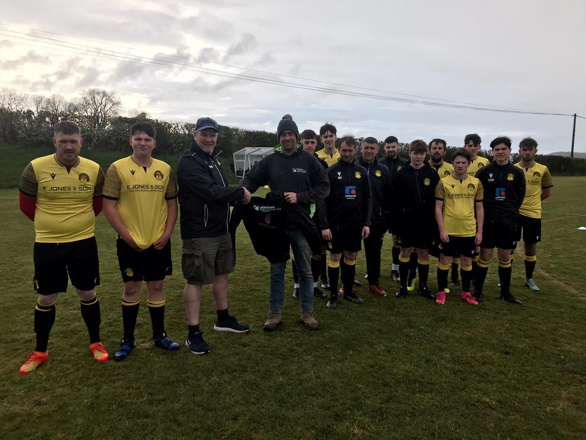 A big thank you to our kit sponsors Jordan MacCarter Groundworks  and Edmunds Scaffolding. 

The warm-up jackets are coming in handy today 🥶🌧