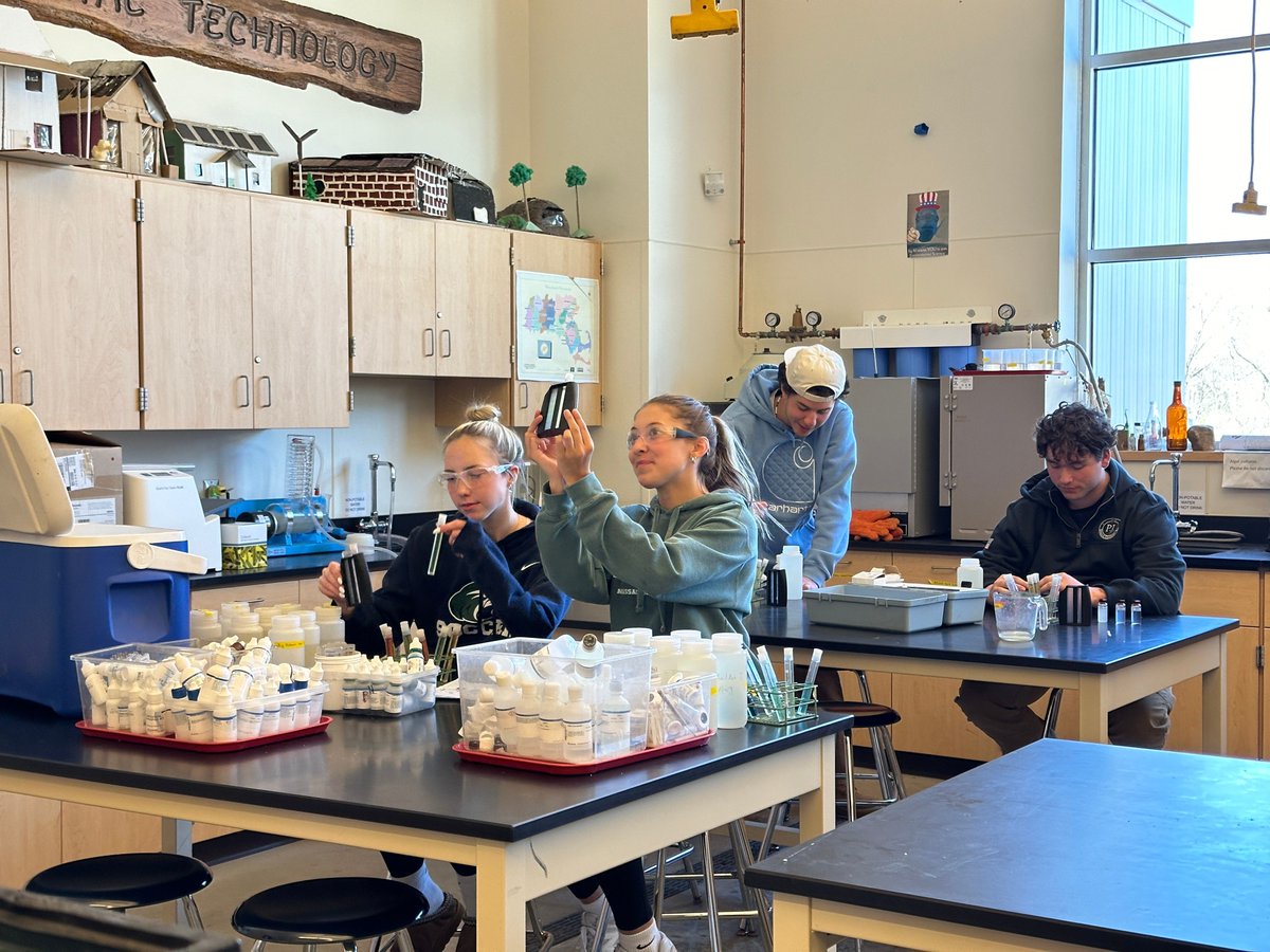 Our #EssexTechNES Seniors are hard at work on their senior research projects! 🧪 Students will present their work to family and the community at the Natural and Environmental Sciences Senior Research Symposium on May 14! 🌿 #HawkTalk #AgEdu #CreateEncouragePromoteDevelop #ENSATS