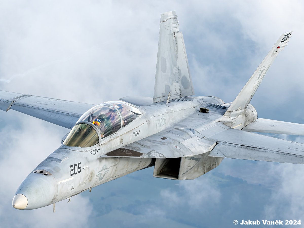 Very nice joinup during Sunset flight with US Navy F/A-18F Super Hornet from Strike Fighter Squadron 106 (VFA-106) also know as the 'Gladiators' stationed at Naval Air Station Oceana, Virginia.

Photoflight near Sun 'n Fun 2024. Photoflight organized by Aviation Photocrew.