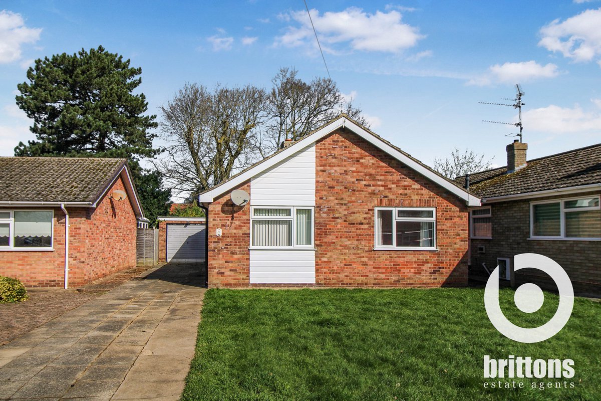 New Price - Brent Avenue, Snettisham - £280,000 - Two bedroom detached bungalow with garage and driveway - For a viewing call us on 01553 692828 - brittons.net/properties/189…