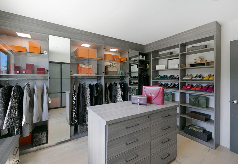 Your closet isn't just a place to hang your clothes... Choose from our eye-catching finishes and hardware to match your mood and harmonize with your home.

#InteriorDesign #CustomDesignBayArea #BayAreaClosets #BayAreaHomes