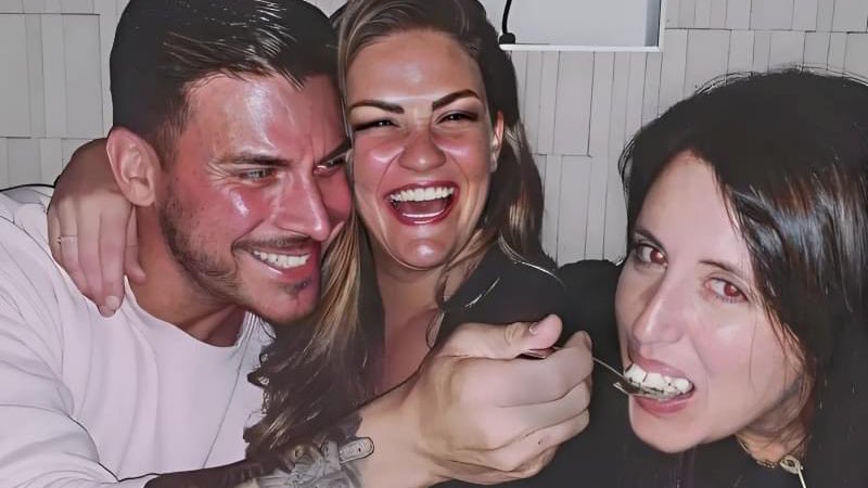 I’m sorry but this picture of Jax and Brittany and their publicist looks like a Polaroid a serial killer couple would send to taunt the press #PumpRules