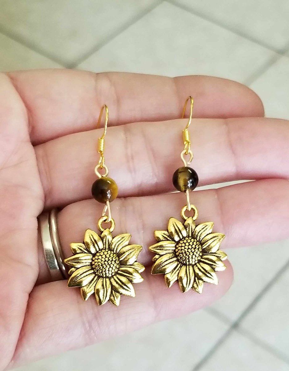 14k Gold Sunflower Earrings Tigers Eye Sunflower Earrings #mothersday #Mothersdaygift #mothersdaygifts #giftsformom #giftsforher #handmadejewelry #etsy #bohemian #boho #sunflower #sunflowers #sunflowerearrings #sunflowerjewelry #flowerearrings

 etsy.me/3tOV0Wp via @Etsy