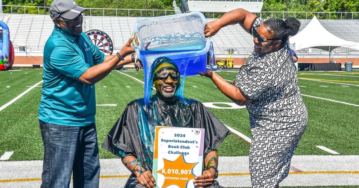 On Thursday, the @RichlandOne Superintendent got slimed after students surpassed his Superintendent’s Book Club Challenge goal: ow.ly/X5mm50Rr45G #magnetschools