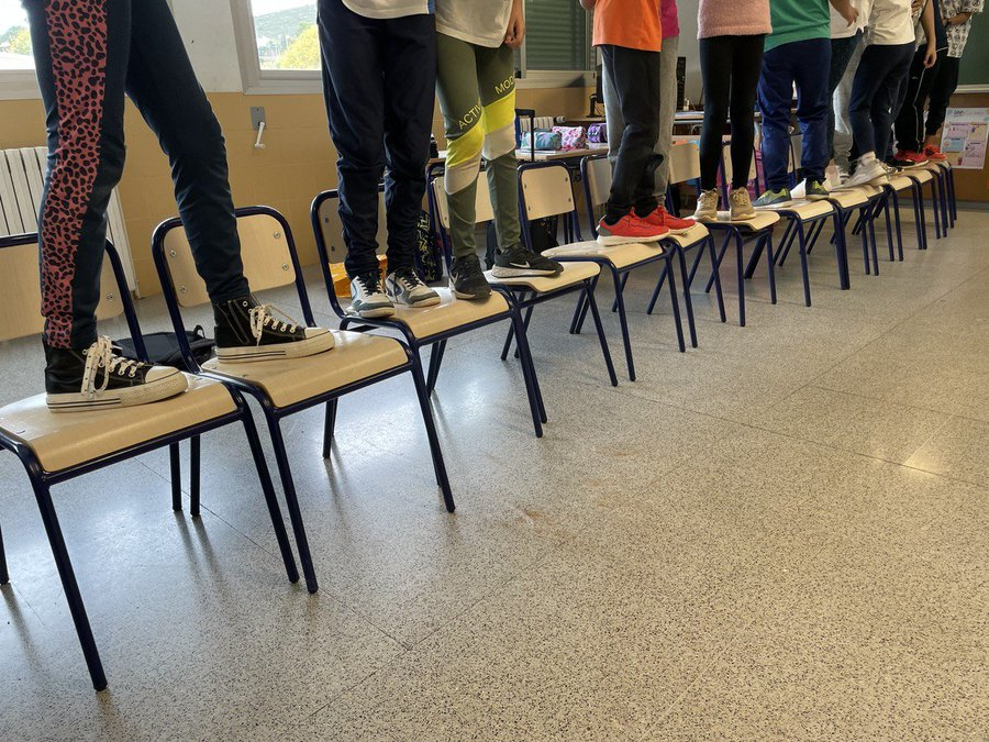 🖐 DINÁMICA COHESIÓN GRUPAL "EL PUENTE COLGANTE"

➡ Cada viernes aprovechamos la hora de tutoría para hacer diferentes dinámicas. Con esta trabajamos:

👉 Cooperación | Comunicación | Coordinación | Diversión

Os cuento 🧵