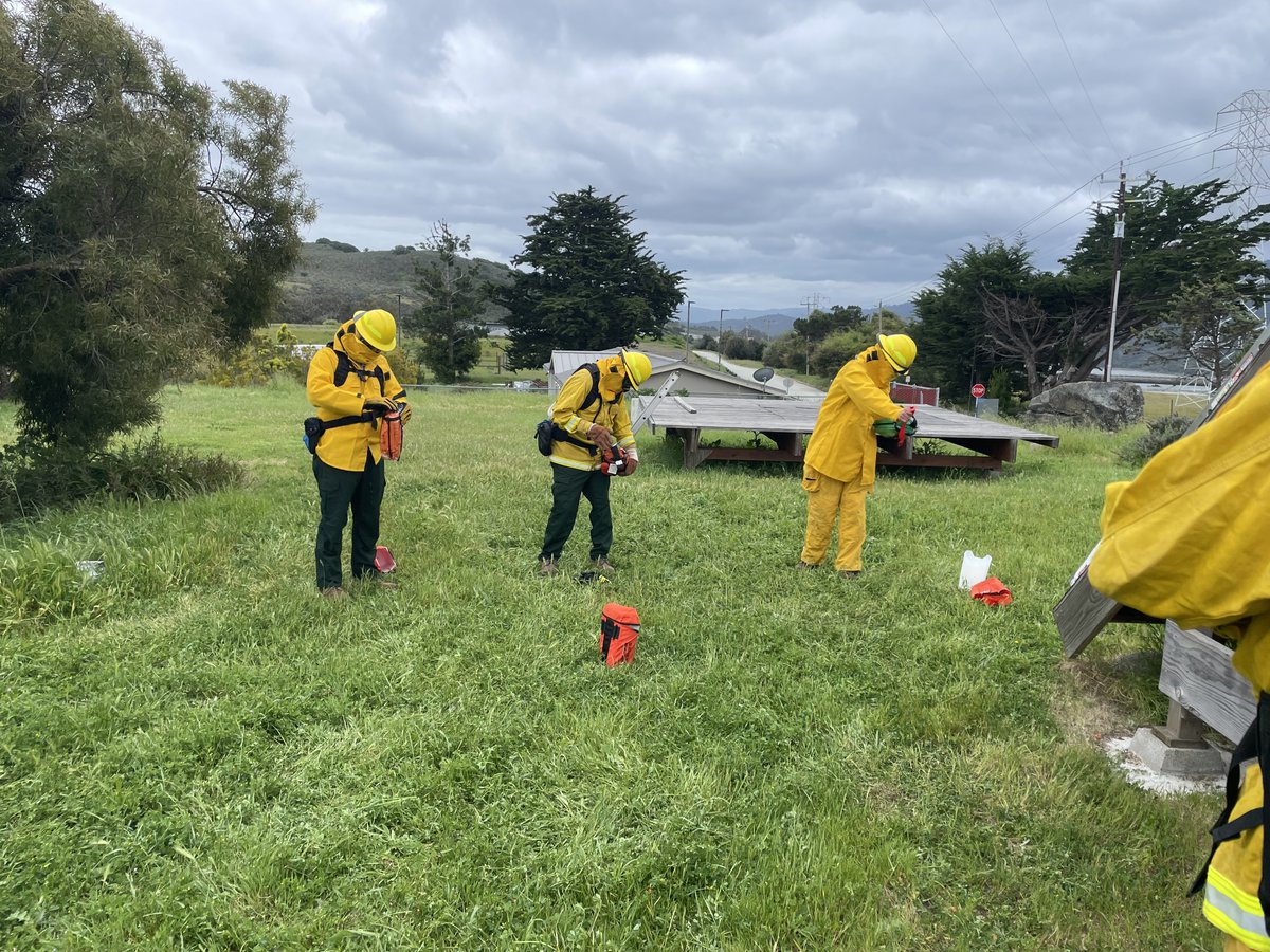 Chief Ethan Petersen met with @MySFPUC watershed keepers to offer updated 🔥safety training. CAL FIRE, San Mateo County & Coastside Fire provide emergency response to the remarkable 23,000 acres of Crystal Springs Watershed that provides high quality drinking 🚰 to San Francisco.