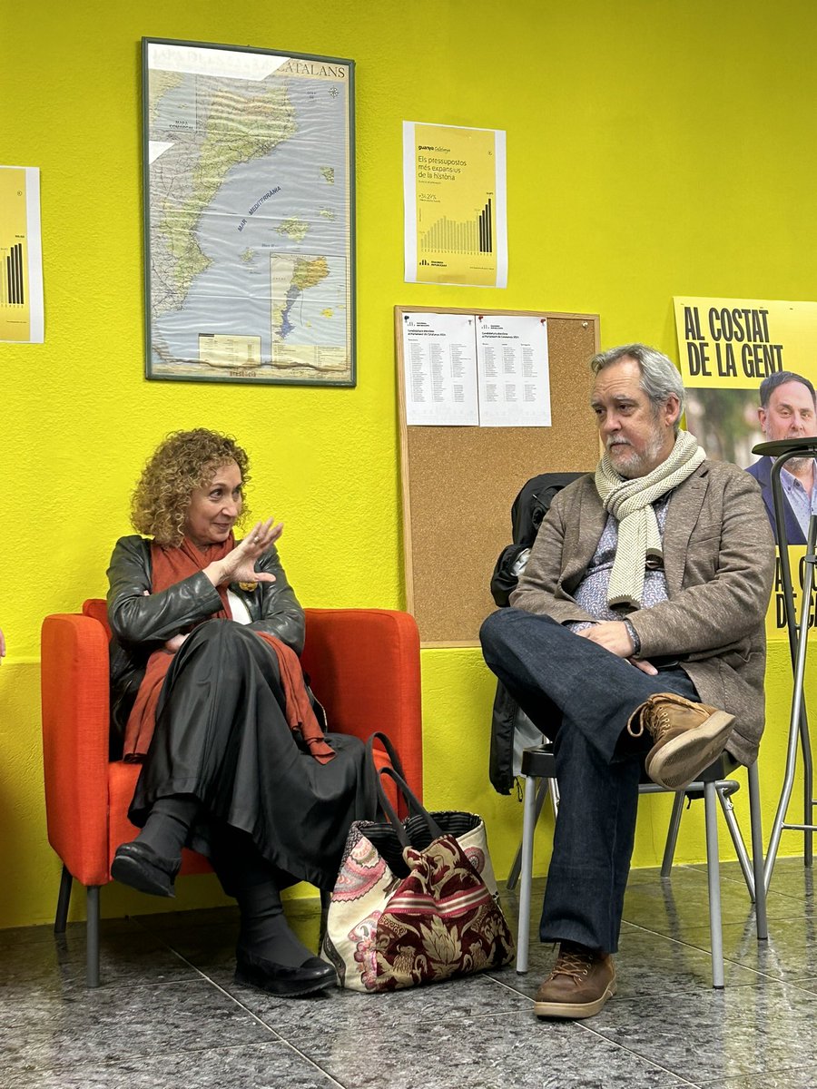 🟡 Avui la consellera de Territori @estercapella ha vingut a l’assemblea setmanal del casal, per explicar-nos tota la feina feta des del seu Departament i des del Govern per garantir drets i llibertats. 

✅ Dret a la mobilitat, accessibilitat i l’habitatge com a dret fonamental.