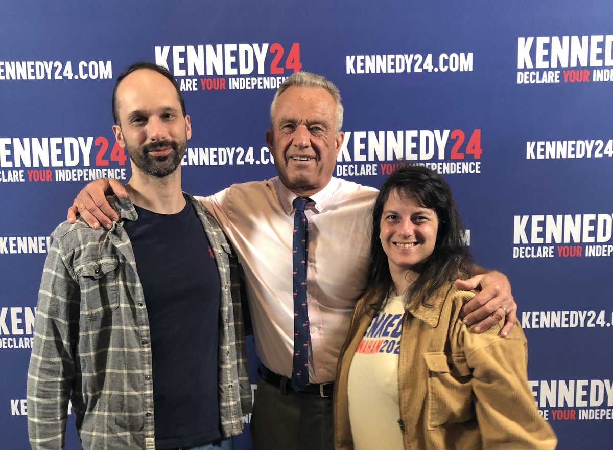 Filled to the brim with love, hope, and optimism. What a great day, and fantastic to see such a great turn out to the long island rally for @RobertKennedyJr 

#healthedivide #healamerica #kennedy24 #KennedyShanahan2024 #voteforchange #voteforhealing

more thoughts in thread