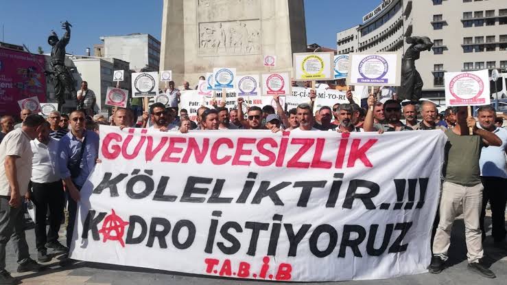 Güvencesizlik KÖLELİKTİR ..

Kadro İstiyoruz .

TaşeronKöleliğe SonVerin