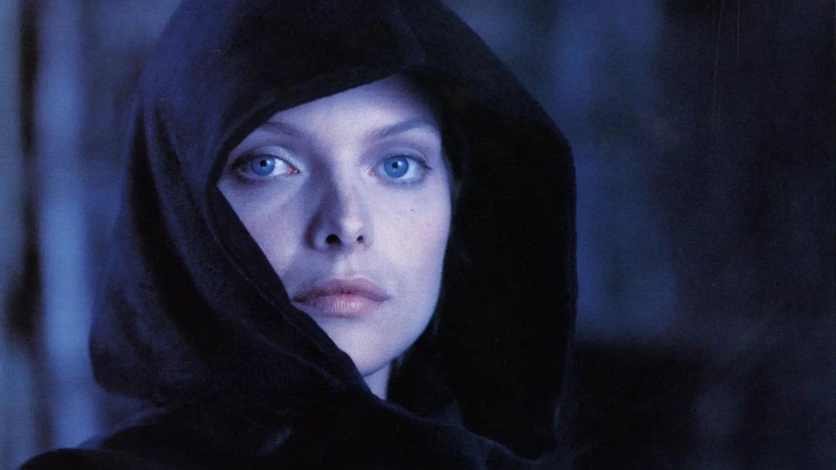 Jorge18994756's tweet photo. Podía haber sido #LadyPerica pero se quedó en #LadyHalcon, que tampoco está nada mal. Hoy está de cumple. #MichellePfeiffer #RCDE https://t.co/OEZxZqLqCH